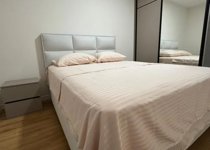 43 With Garage Daire