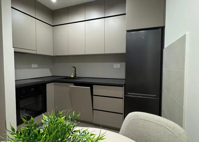 Apartment 43 With Garage *